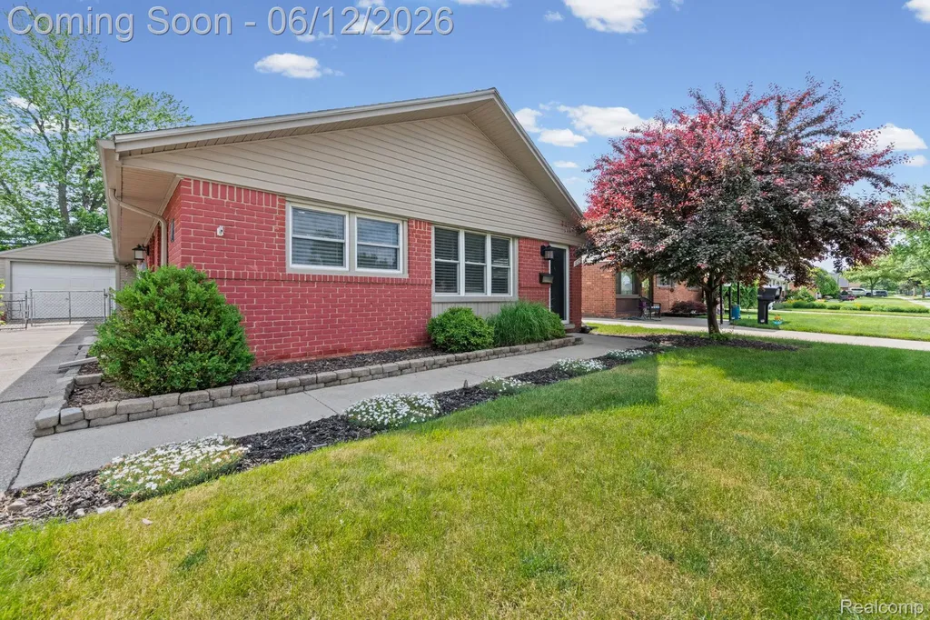 18525 Hinton Street Riverview City MI 48193