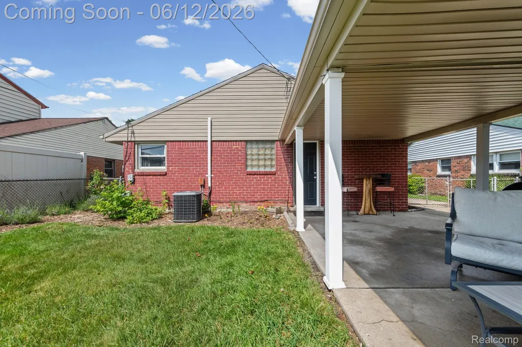 18525 Hinton Street Riverview City MI 48193
