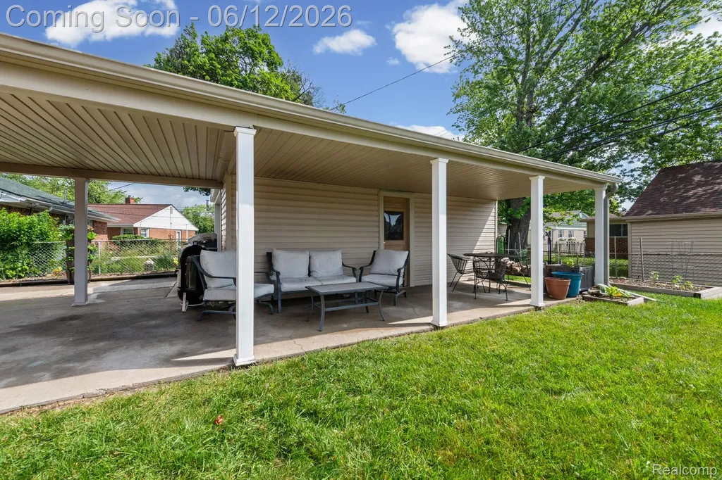18525 Hinton Street Riverview City MI 48193