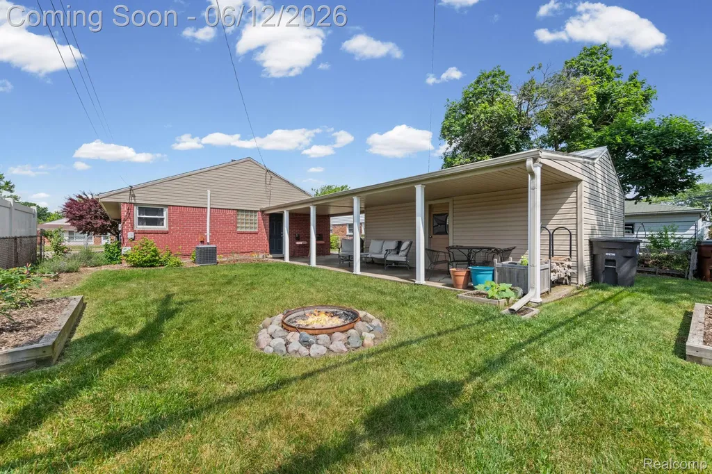 18525 Hinton Street Riverview City MI 48193