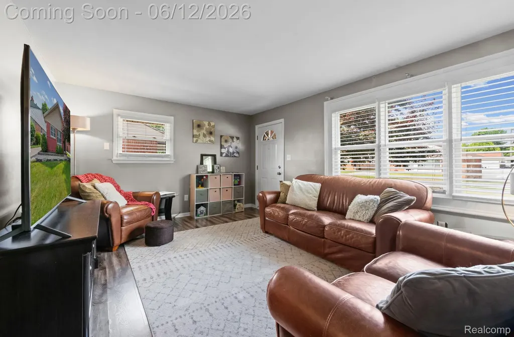 18525 Hinton Street Riverview City MI 48193
