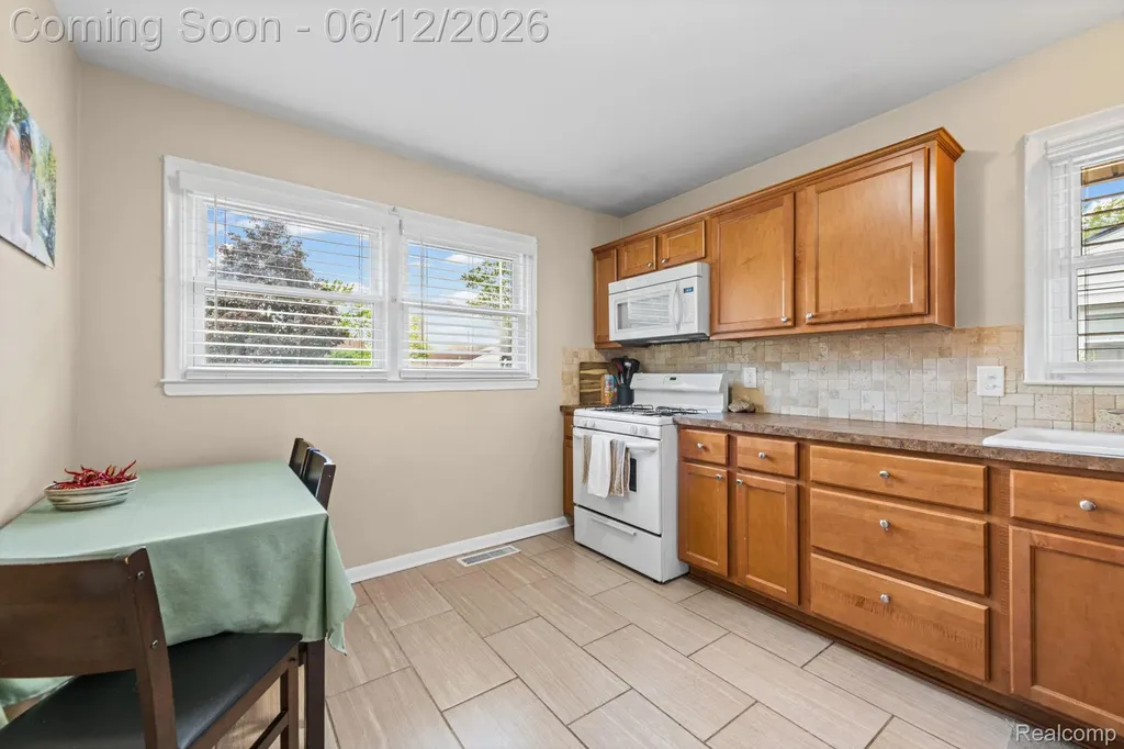 18525 Hinton Street Riverview City MI 48193
