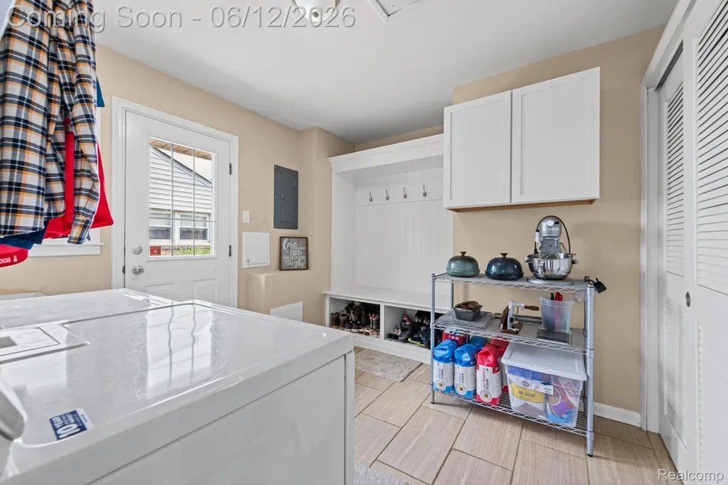 18525 Hinton Street Riverview City MI 48193