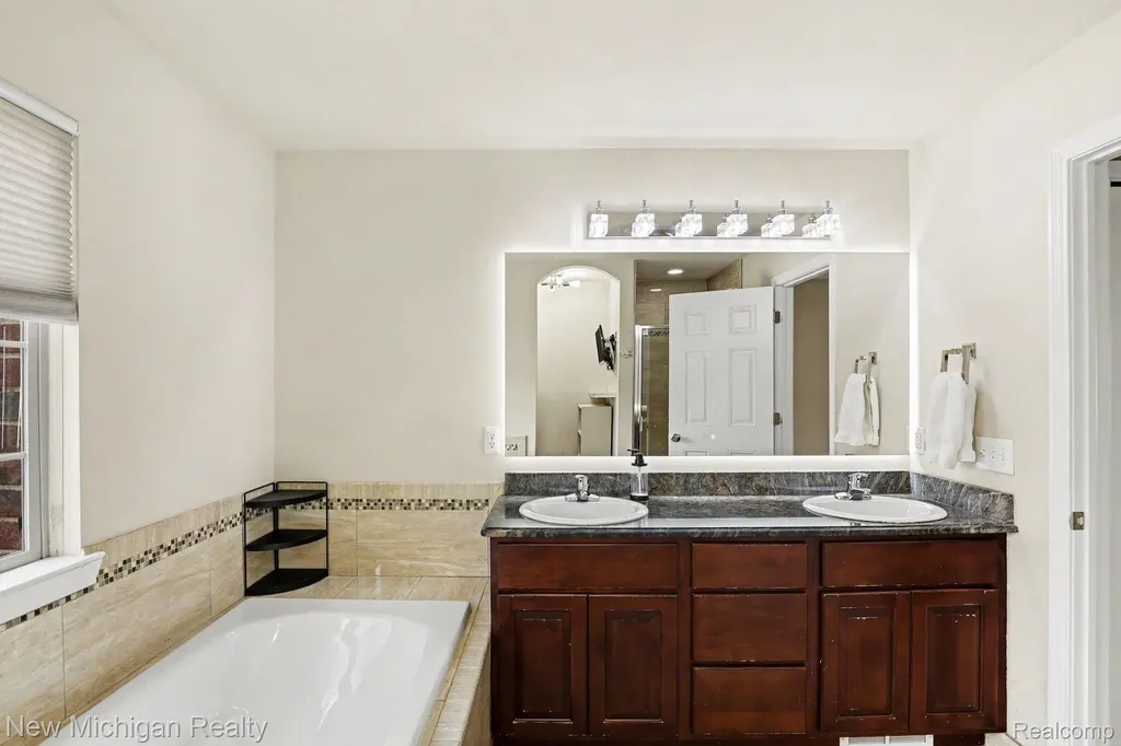 46161 S Manitou Court Shelby Charter Township MI 48317