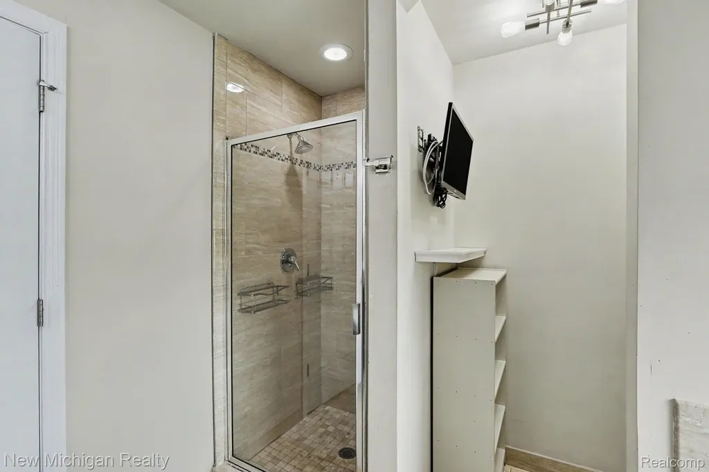 46161 S Manitou Court Shelby Charter Township MI 48317