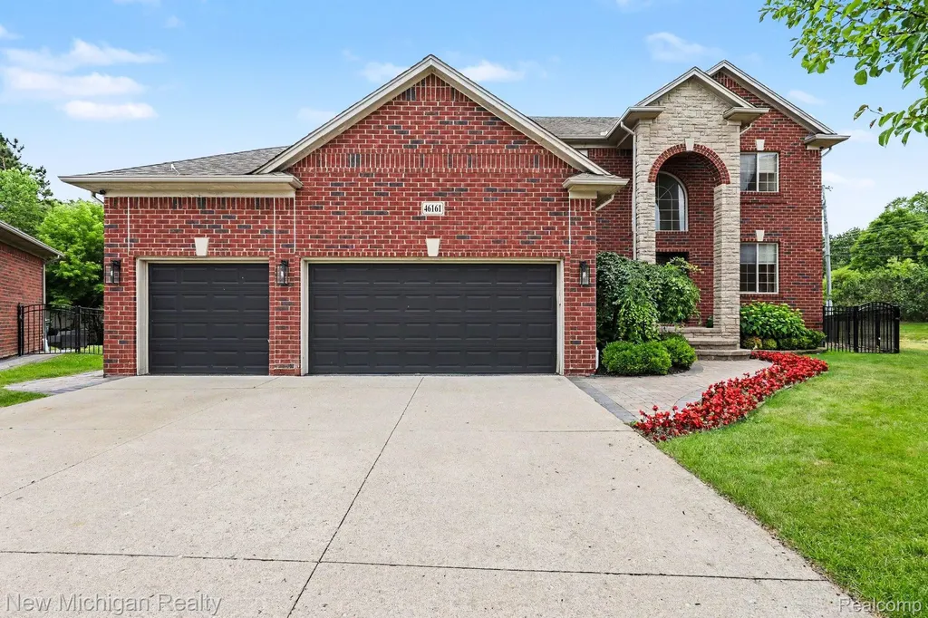 46161 S Manitou Court Shelby Charter Township MI 48317