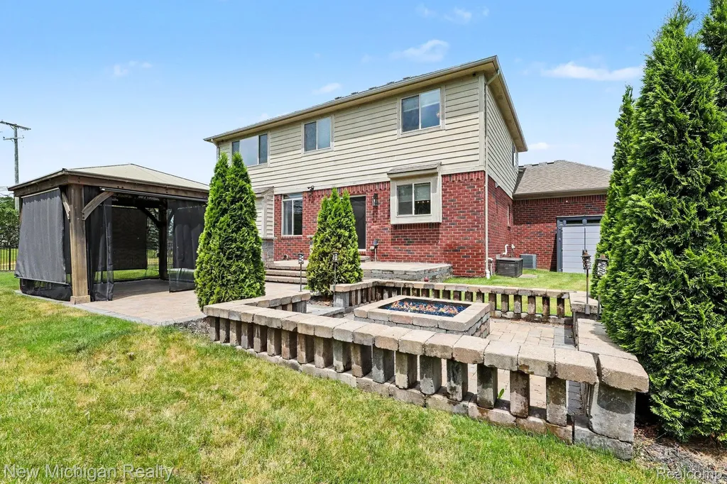 46161 S Manitou Court Shelby Charter Township MI 48317