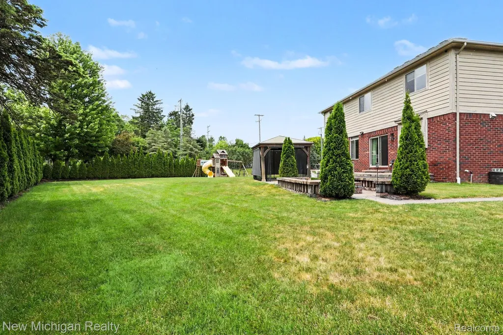 46161 S Manitou Court Shelby Charter Township MI 48317