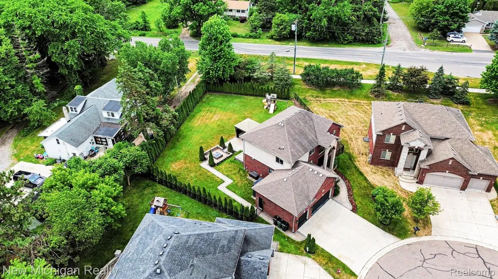 46161 S Manitou Court Shelby Charter Township MI 48317