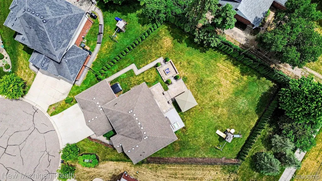 46161 S Manitou Court Shelby Charter Township MI 48317