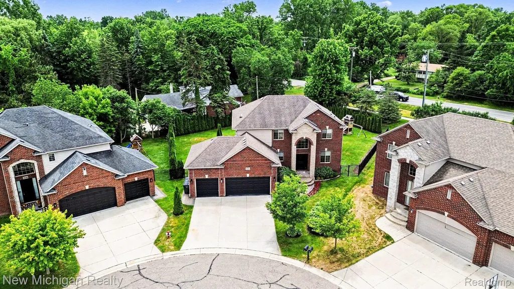 46161 S Manitou Court Shelby Charter Township MI 48317
