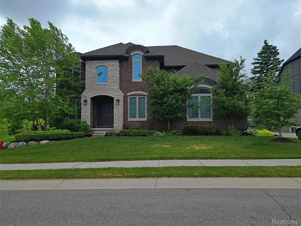 4966 Park Manor Drive Troy City MI 48098