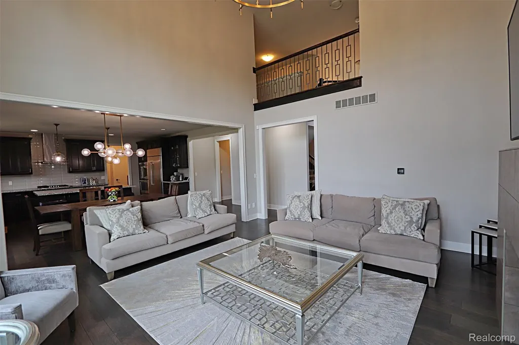 4966 Park Manor Drive Troy City MI 48098