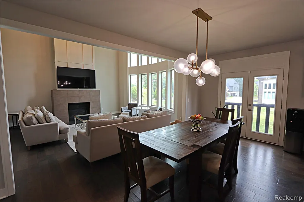 4966 Park Manor Drive Troy City MI 48098