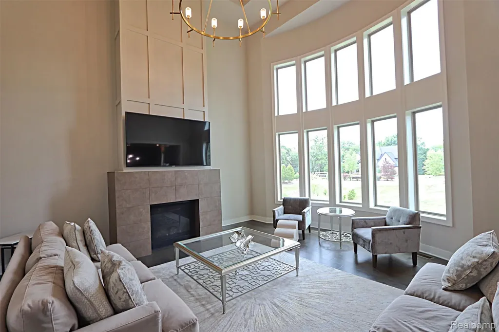 4966 Park Manor Drive Troy City MI 48098