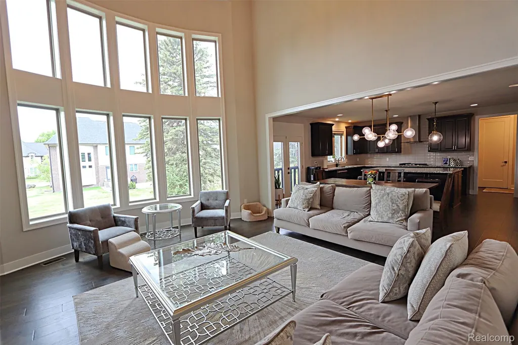 4966 Park Manor Drive Troy City MI 48098