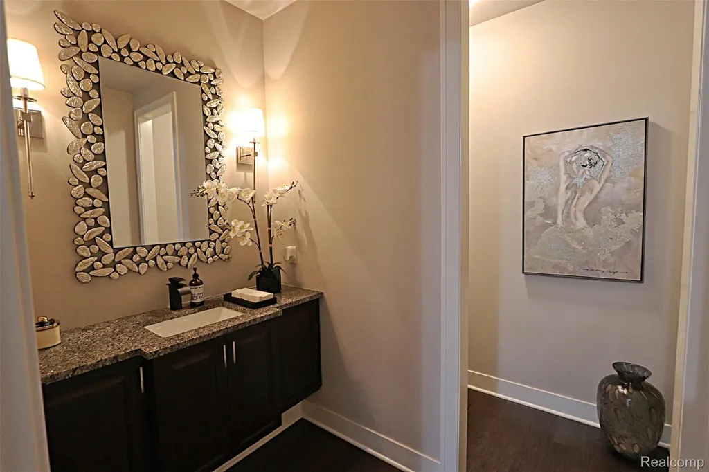 4966 Park Manor Drive Troy City MI 48098