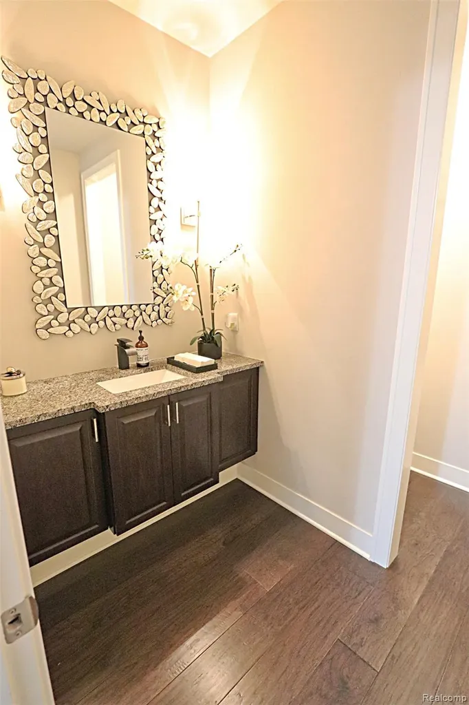 4966 Park Manor Drive Troy City MI 48098