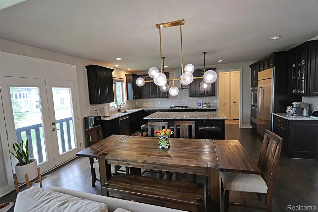 4966 Park Manor Drive Troy City MI 48098