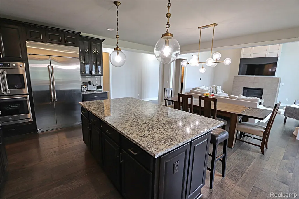 4966 Park Manor Drive Troy City MI 48098