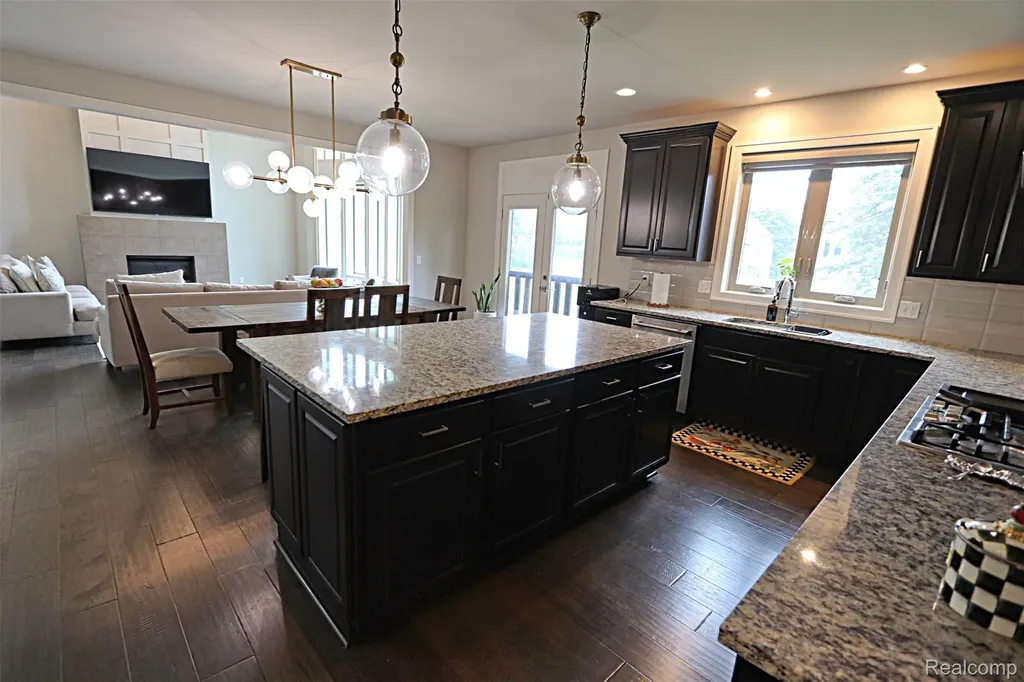 4966 Park Manor Drive Troy City MI 48098