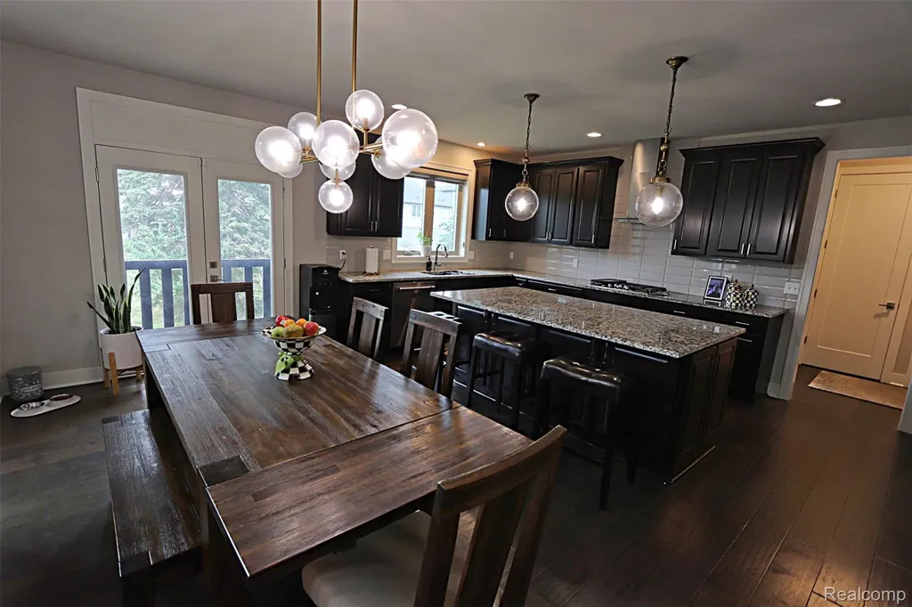 4966 Park Manor Drive Troy City MI 48098