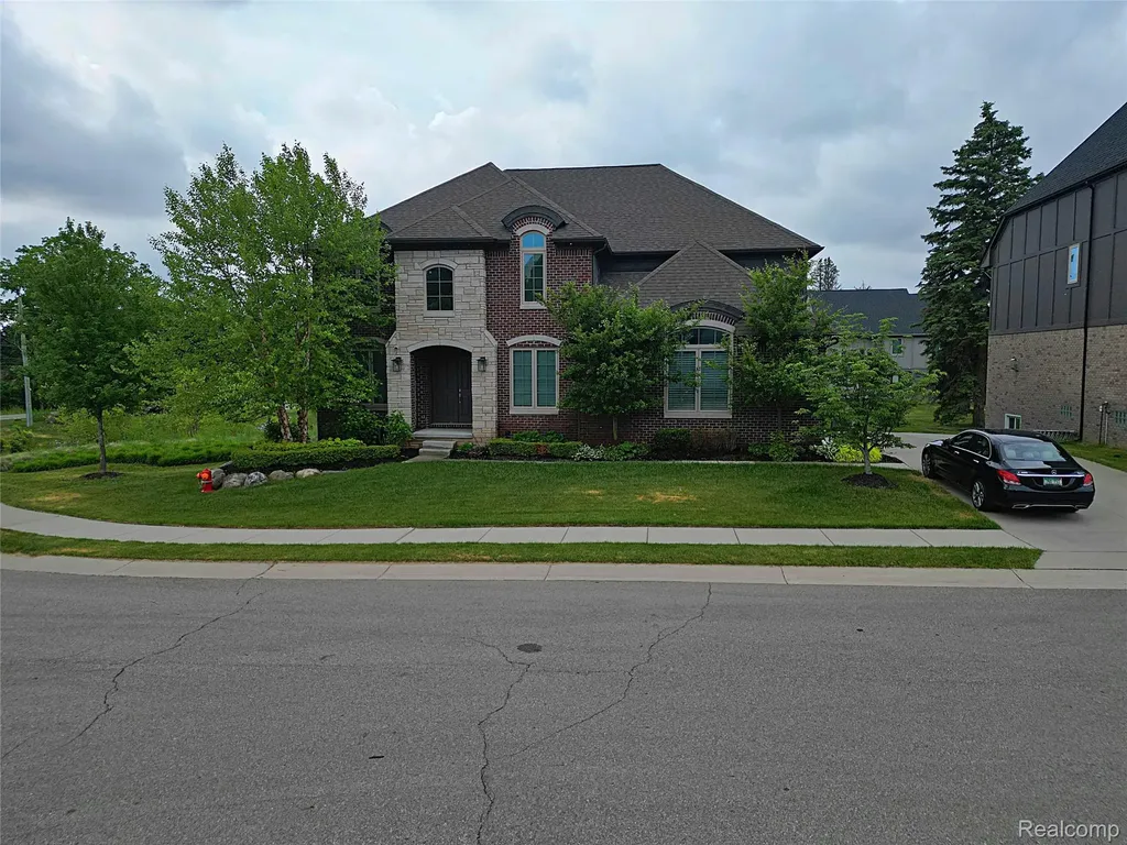 4966 Park Manor Drive Troy City MI 48098