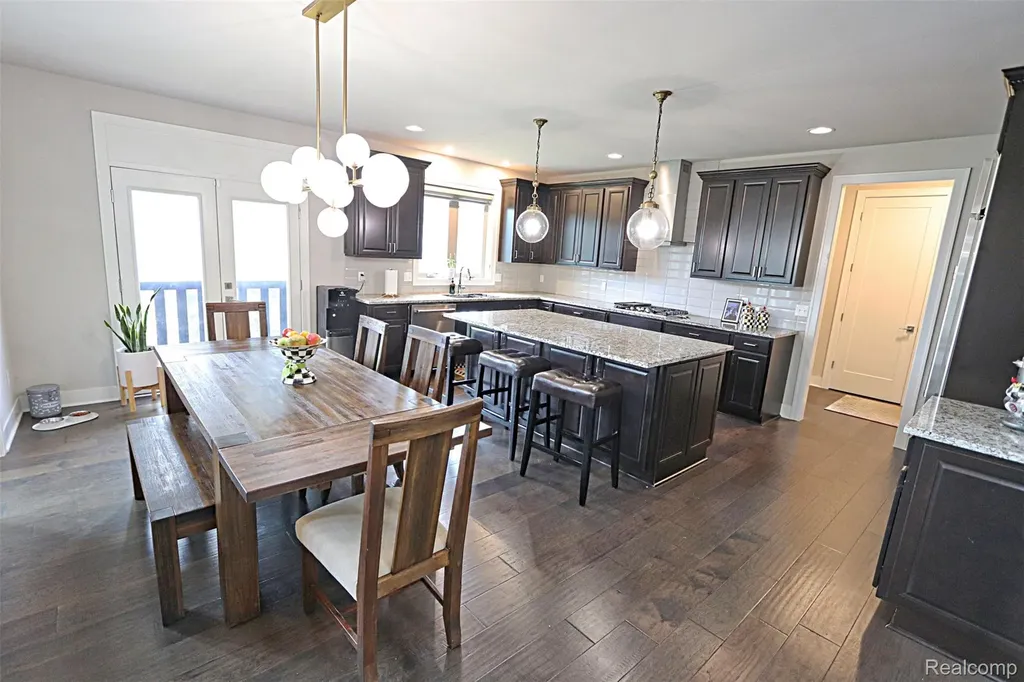 4966 Park Manor Drive Troy City MI 48098