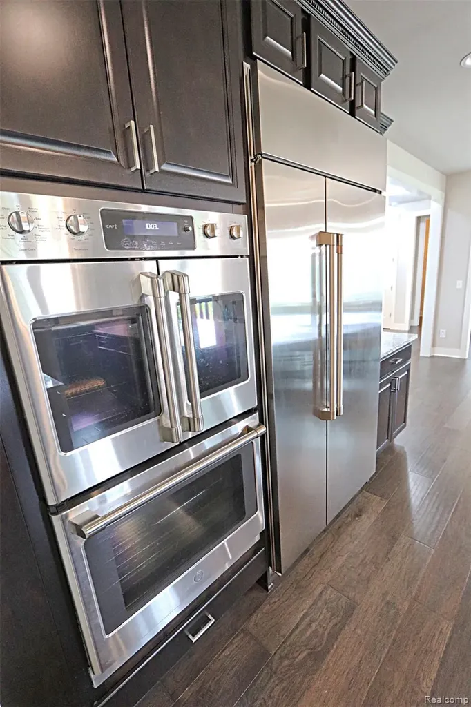 4966 Park Manor Drive Troy City MI 48098