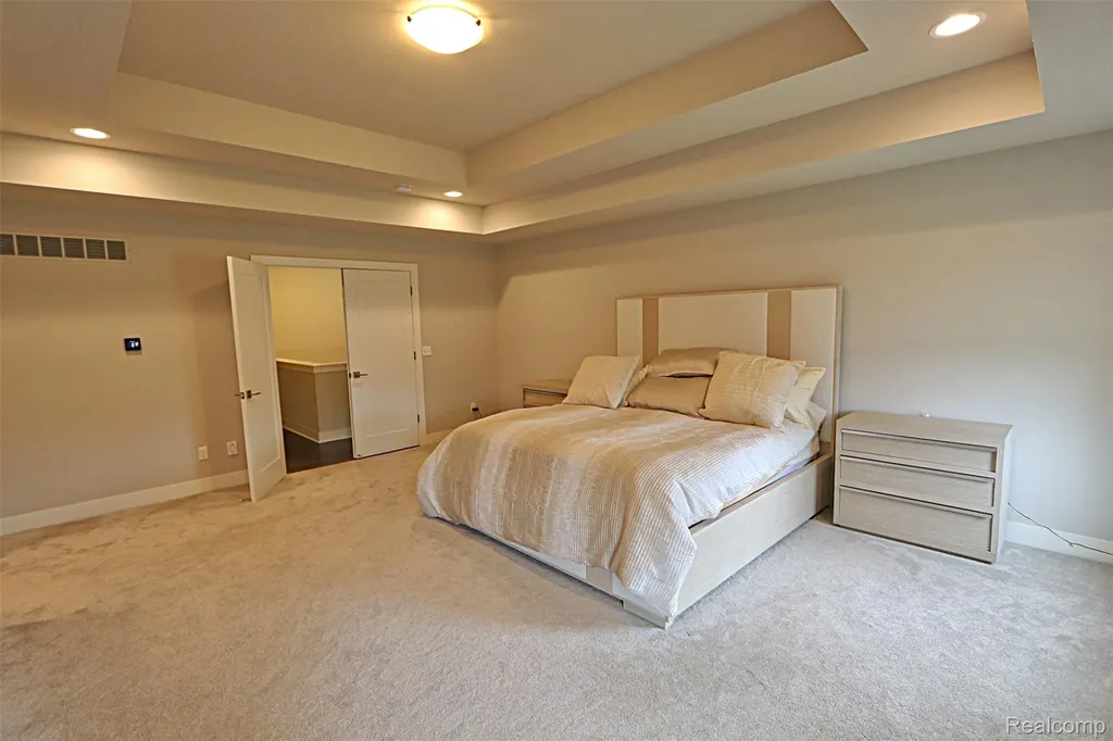 4966 Park Manor Drive Troy City MI 48098