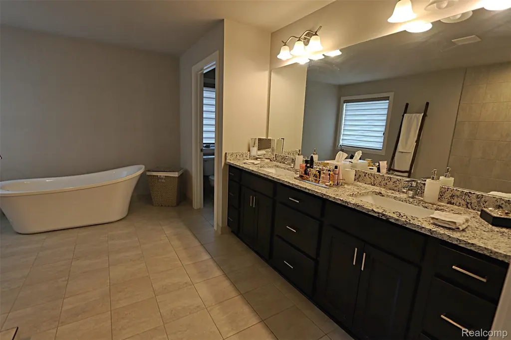 4966 Park Manor Drive Troy City MI 48098