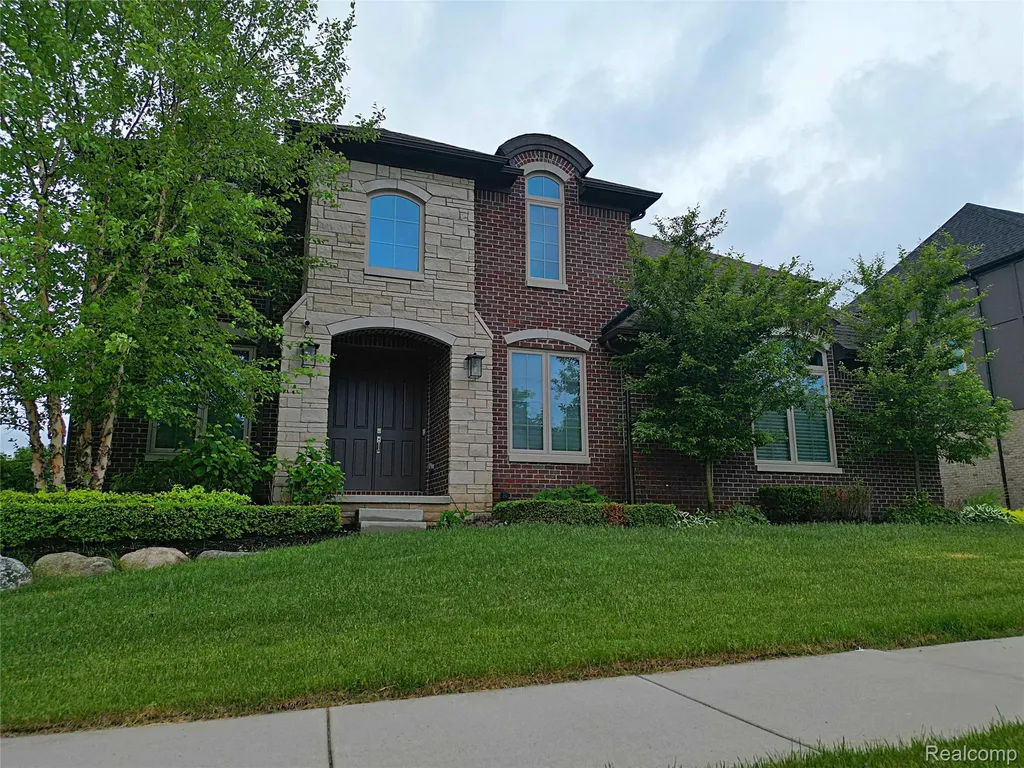 4966 Park Manor Drive Troy City MI 48098