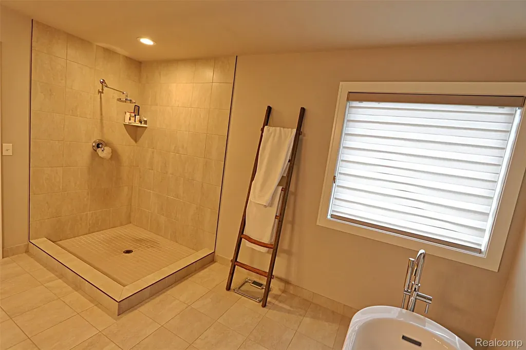 4966 Park Manor Drive Troy City MI 48098