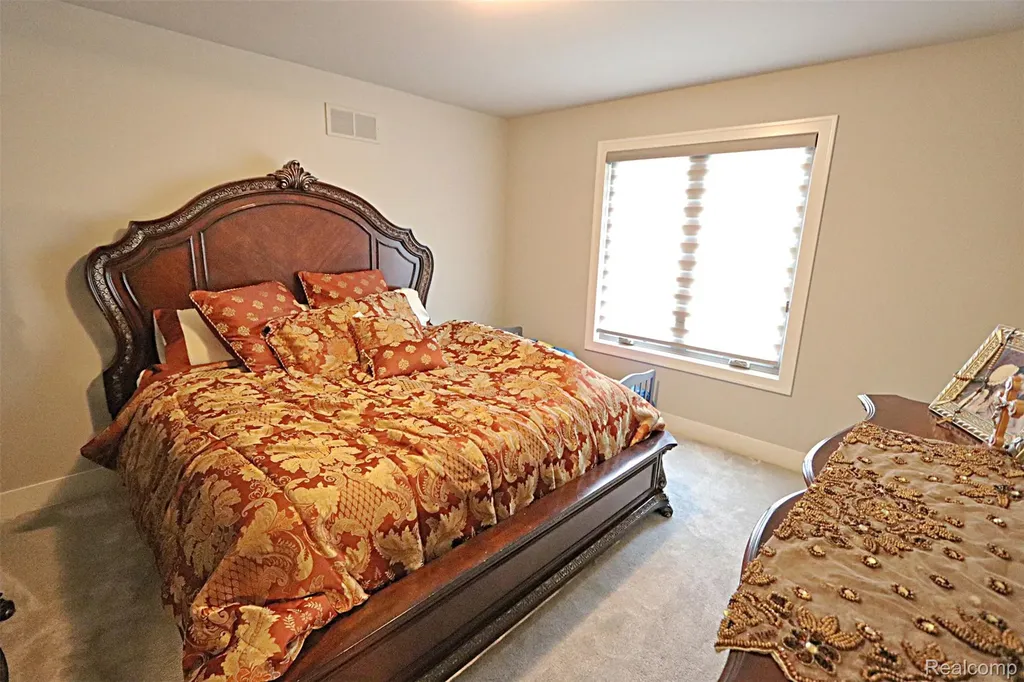 4966 Park Manor Drive Troy City MI 48098