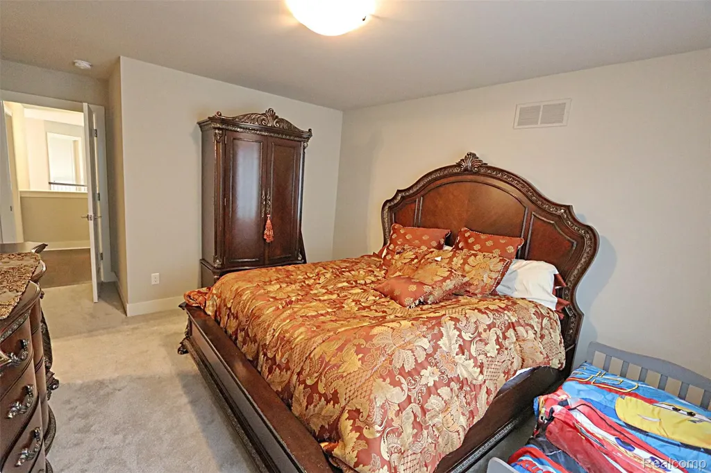 4966 Park Manor Drive Troy City MI 48098