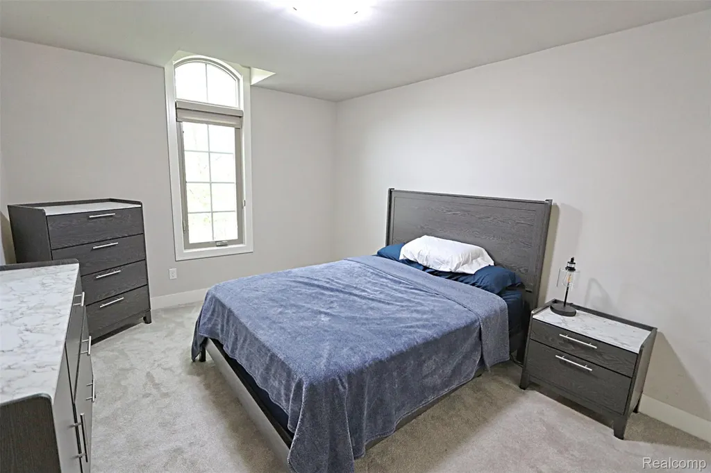 4966 Park Manor Drive Troy City MI 48098