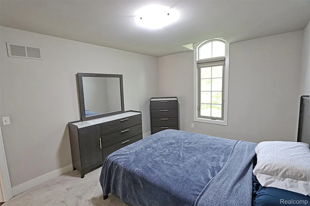 4966 Park Manor Drive Troy City MI 48098