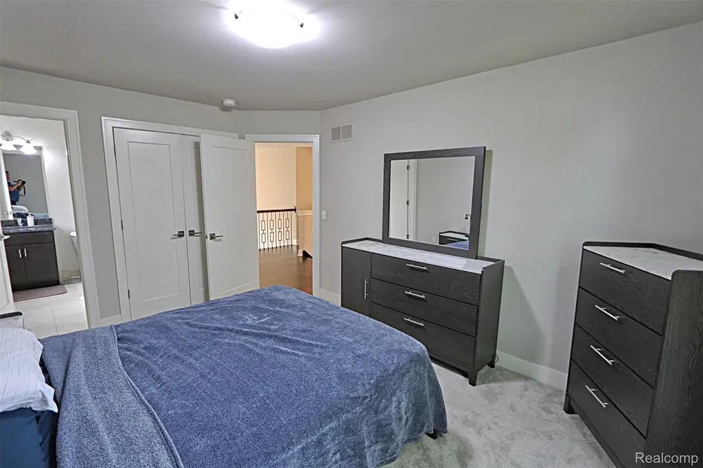 4966 Park Manor Drive Troy City MI 48098