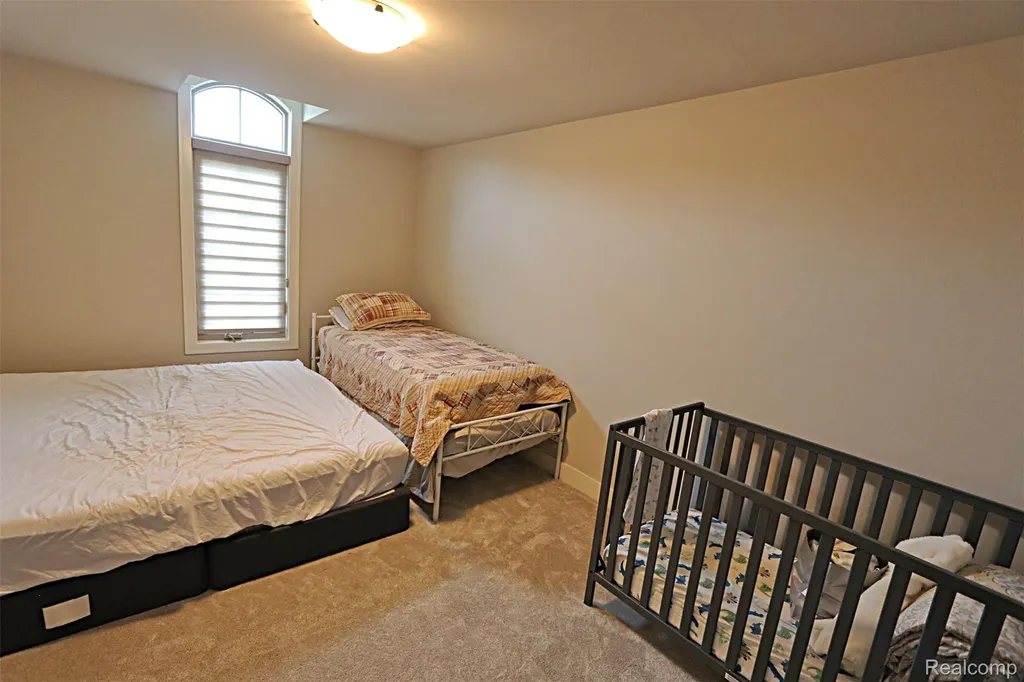 4966 Park Manor Drive Troy City MI 48098