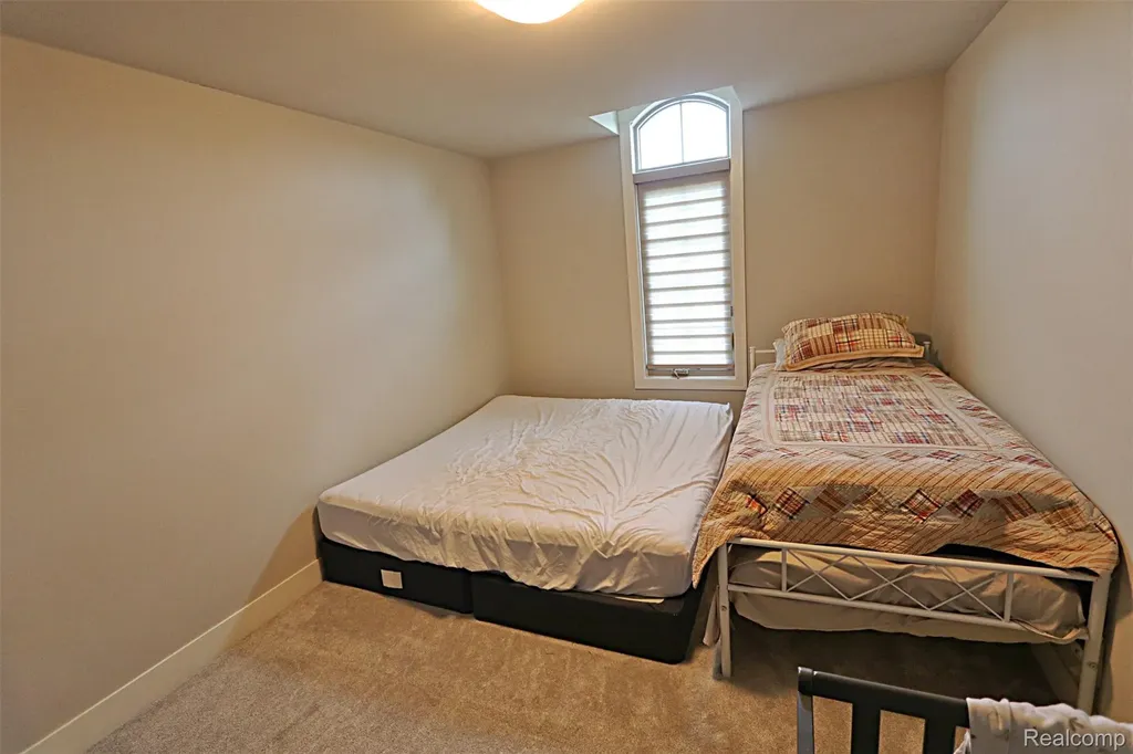 4966 Park Manor Drive Troy City MI 48098