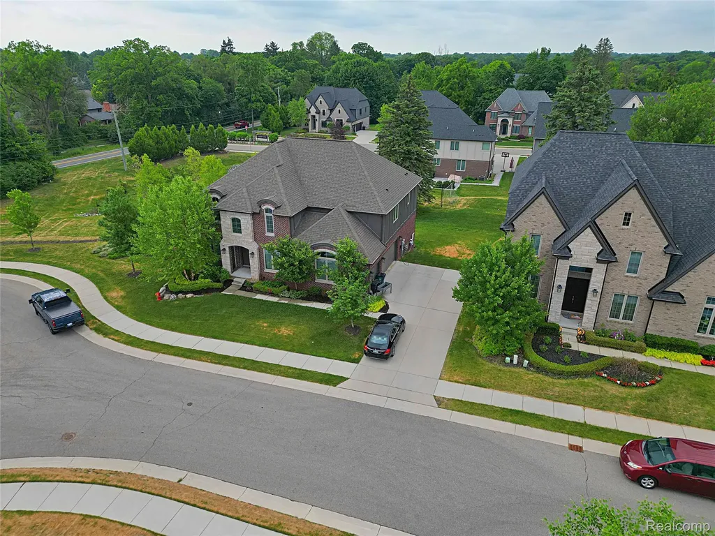 4966 Park Manor Drive Troy City MI 48098
