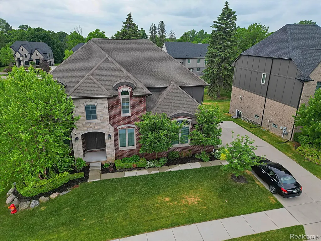 4966 Park Manor Drive Troy City MI 48098