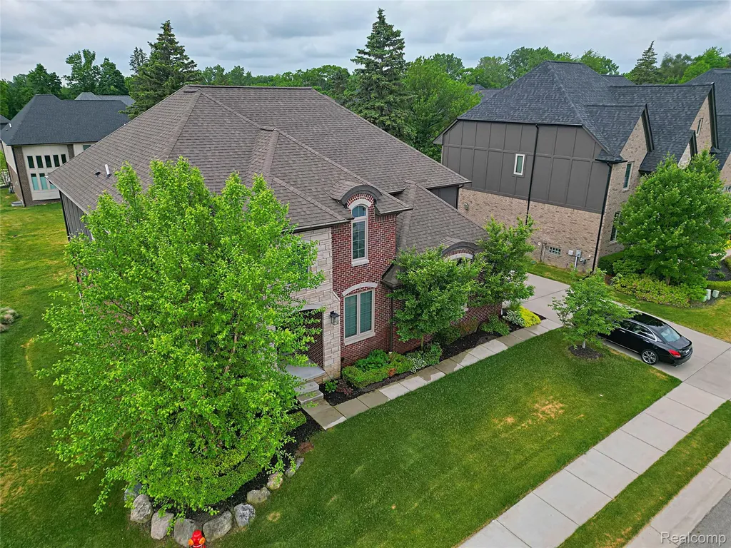 4966 Park Manor Drive Troy City MI 48098