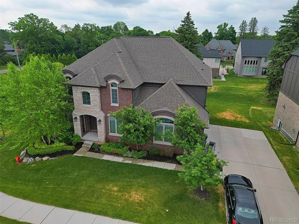 4966 Park Manor Drive Troy City MI 48098