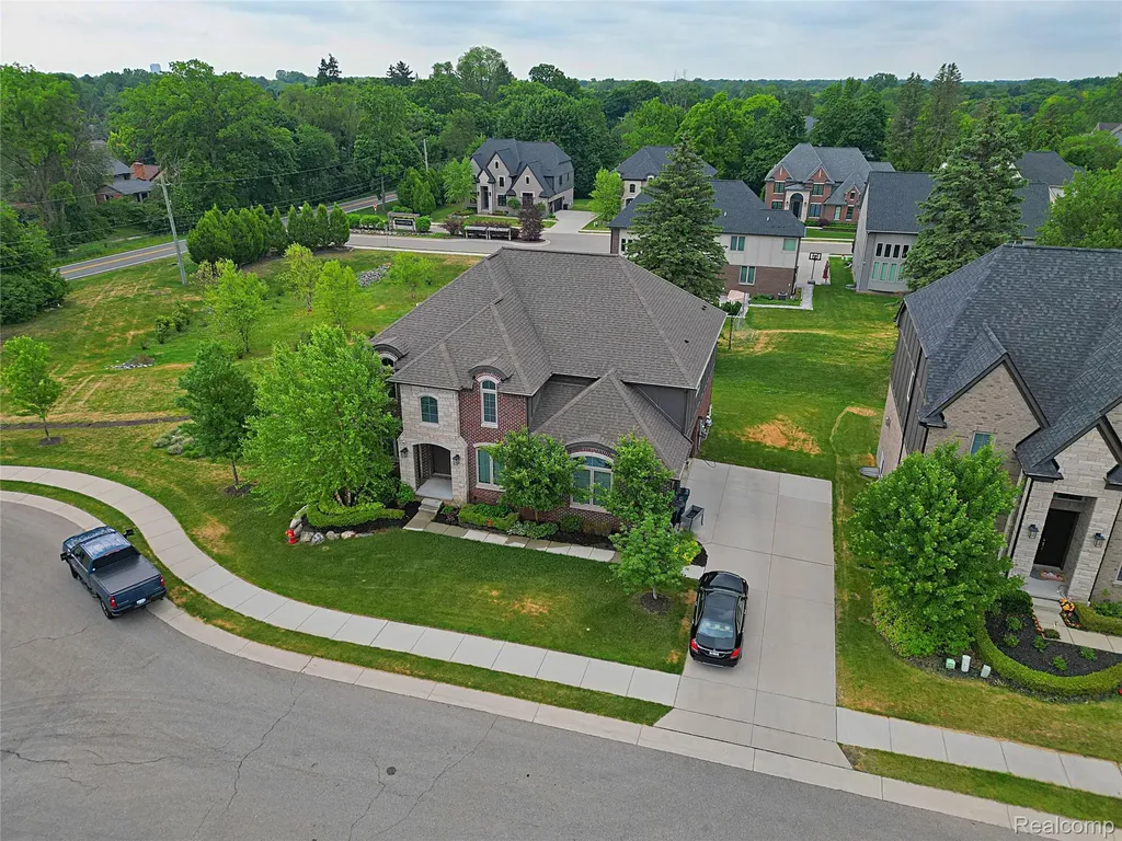 4966 Park Manor Drive Troy City MI 48098