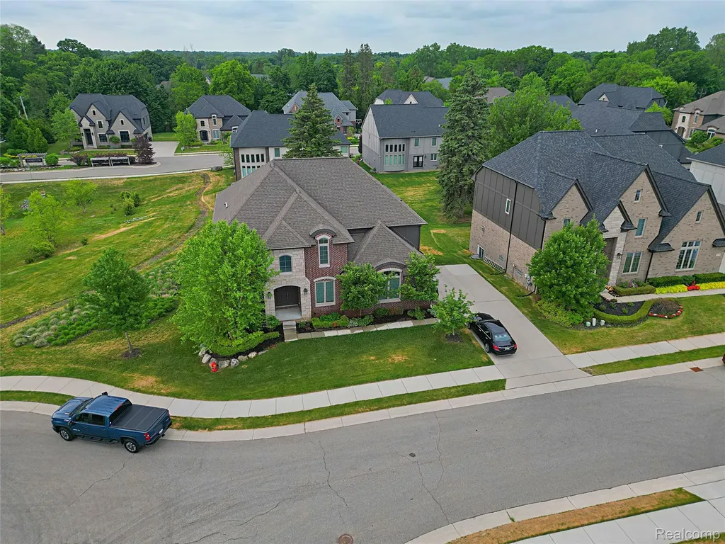 4966 Park Manor Drive Troy City MI 48098