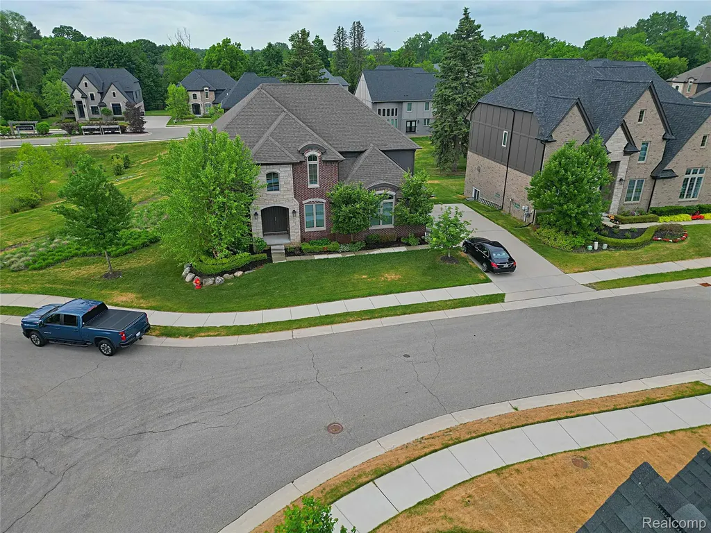 4966 Park Manor Drive Troy City MI 48098