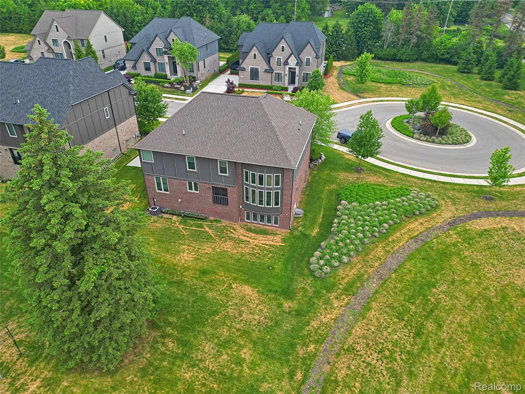 4966 Park Manor Drive Troy City MI 48098