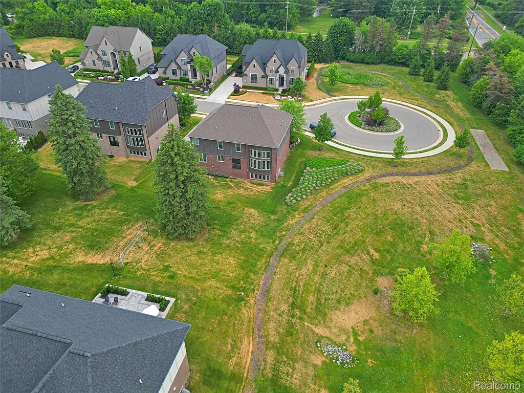 4966 Park Manor Drive Troy City MI 48098