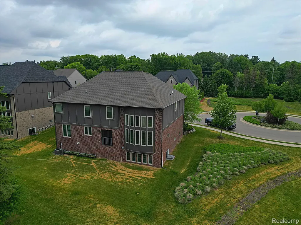 4966 Park Manor Drive Troy City MI 48098